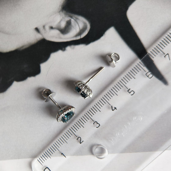 Серебряные серьги с топазом Лондон Блю 1.897ct, фианитами