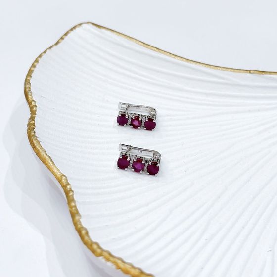 Серебряные серьги с рубином 3.269ct, фианитами