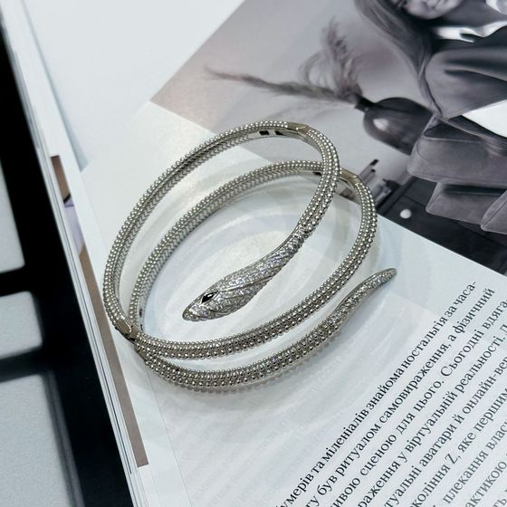 Серебряный браслет с фианитами, емаллю