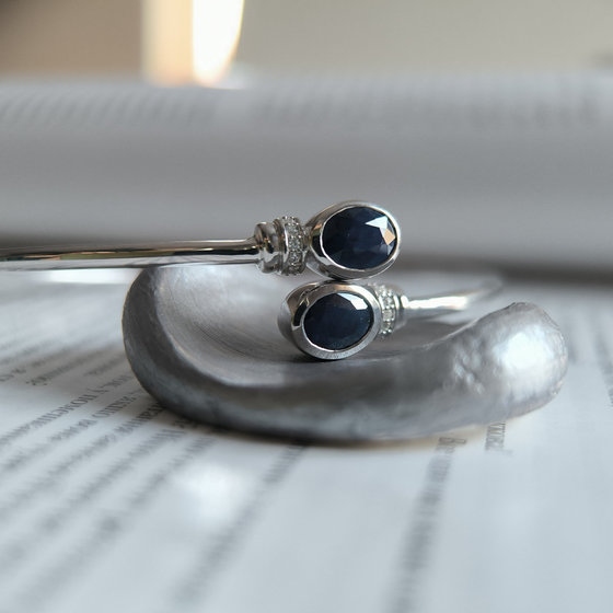 Серебряный браслет с сапфиром 3.171ct, фианитами