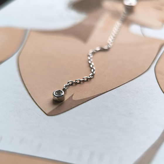 Серебряное колье с фианитами