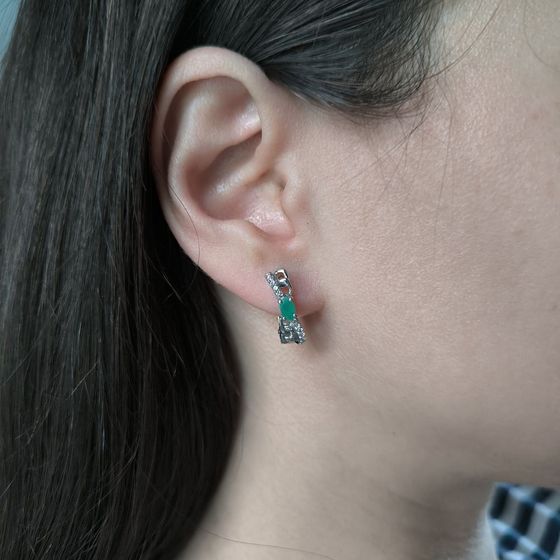 Серебряные серьги с изумрудом, фианитами