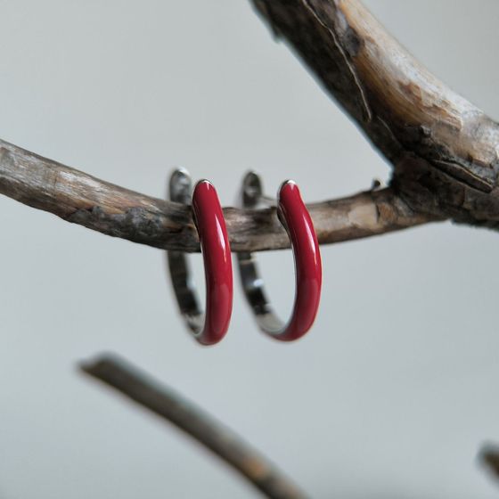 Серебряные серьги с фианитами, емаллю