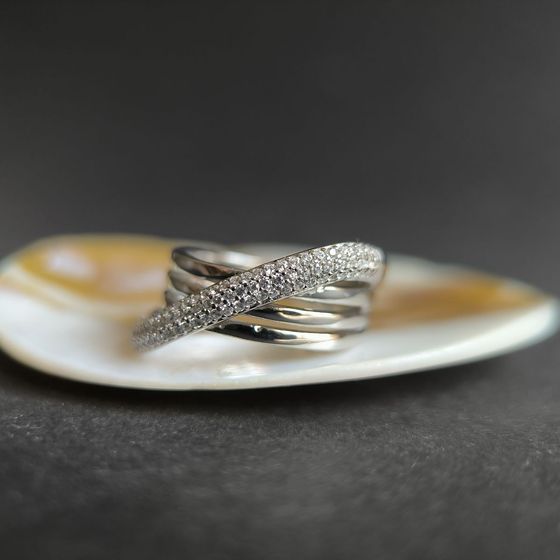 Серебряное кольцо с фианитами Серебряное кольцо с фианитами