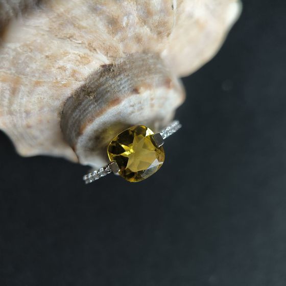 Серебряное кольцо с цитрином nano 2.885ct, фианитами