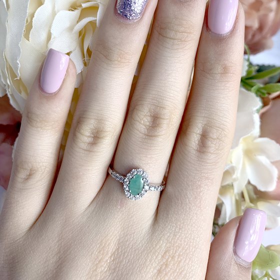 Серебряное кольцо с изумрудом 0.975ct, фианитами