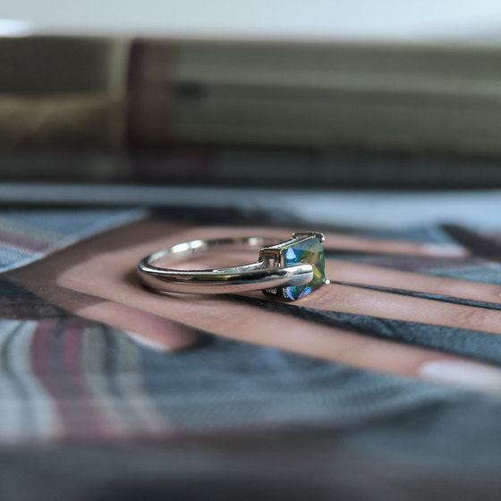 Серебряное кольцо с мистик топазом 1.068ct