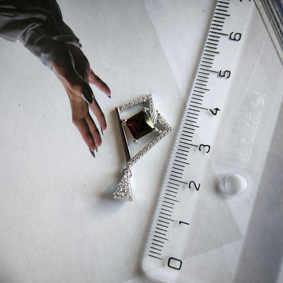 Серебряная подвеска с гранатом 1.701ct