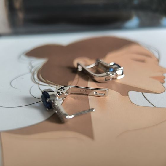 Серебряные серьги с сапфиром nano 1.413ct, фианитами