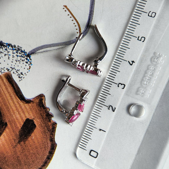 Серебряные серьги с рубином 2.15ct, фианитами