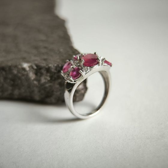 Серебряное кольцо с рубином 4.235ct