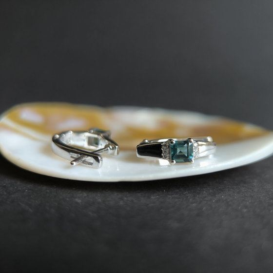 Серебряные серьги с топазом Лондон Блю 0.739ct, фианитами