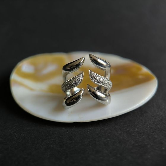 Серебряное кольцо с фианитами