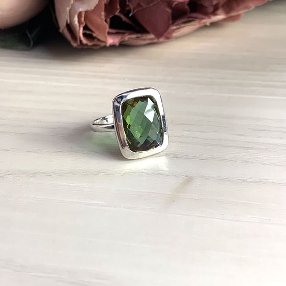 Серебряное кольцо с султанитом 5.9ct