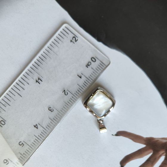 Серебряная подвеска с перламутром