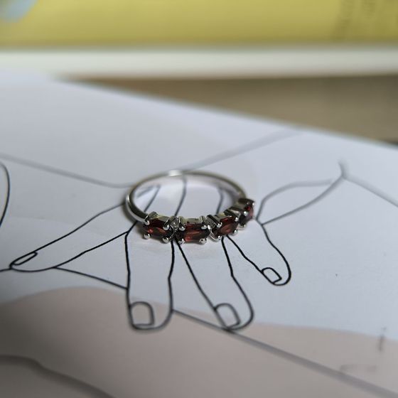 Серебряное кольцо с гранатом 1.081ct