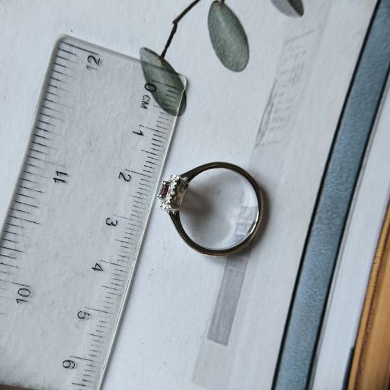 Серебряное кольцо с гранатом 0.464ct, фианитами