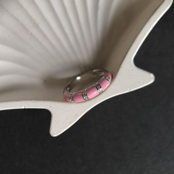 Серебряное кольцо с фианитами, емаллю