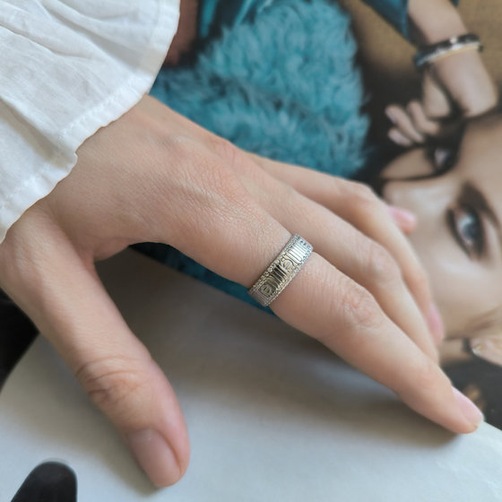 Серебряное кольцо с фианитами