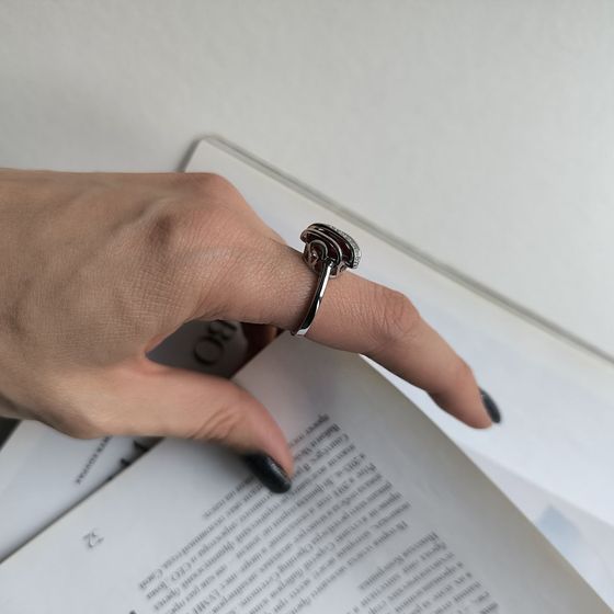 Серебряное кольцо с гранатом 4.055ct