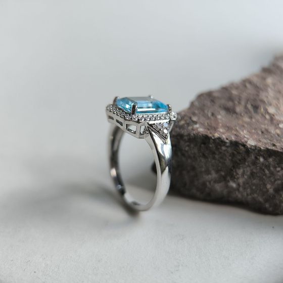 Серебряное кольцо с топазом 3.232ct