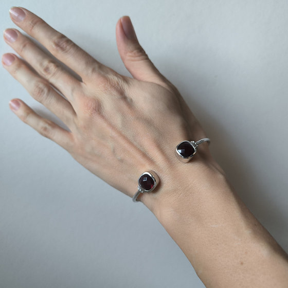 Серебряный браслет с гранатом nano 7.208ct, фианитами