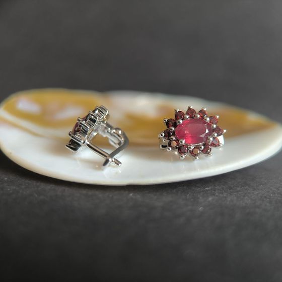 Серебряные серьги с рубином 3.225ct, гранатом
