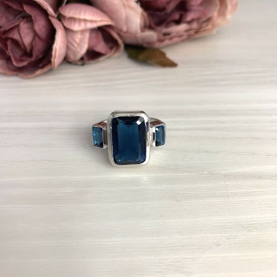 Серебряное кольцо с топазом Лондон Блю 6.953ct