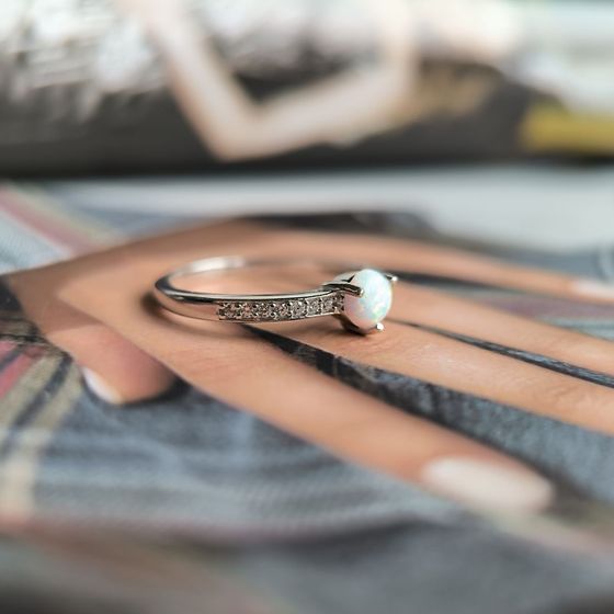 Серебряное кольцо с опалом 0.436ct, фианитами