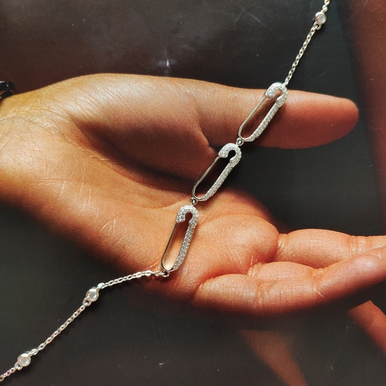 Серебряное колье с фианитами