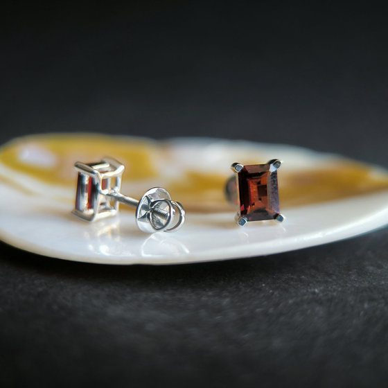 Серебряные серьги с гранатом 2.444ct