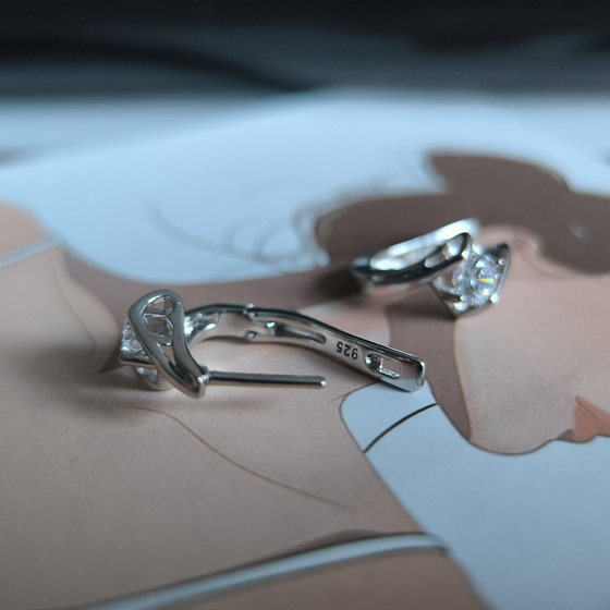 Серебряные серьги с фианитами