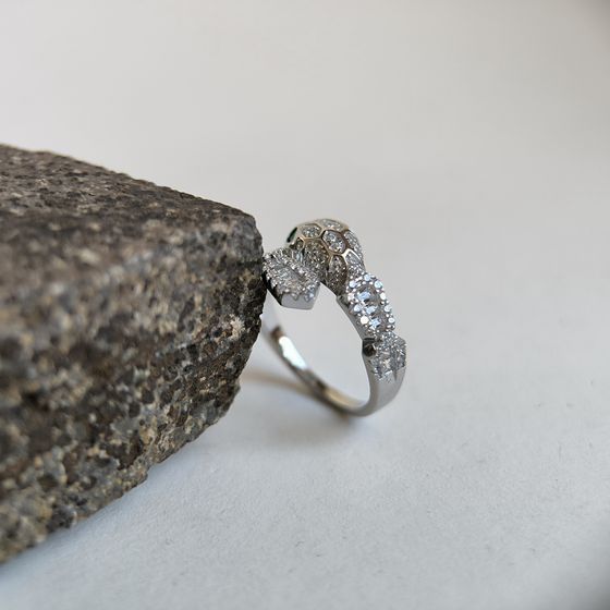 Серебряное кольцо с фианитами