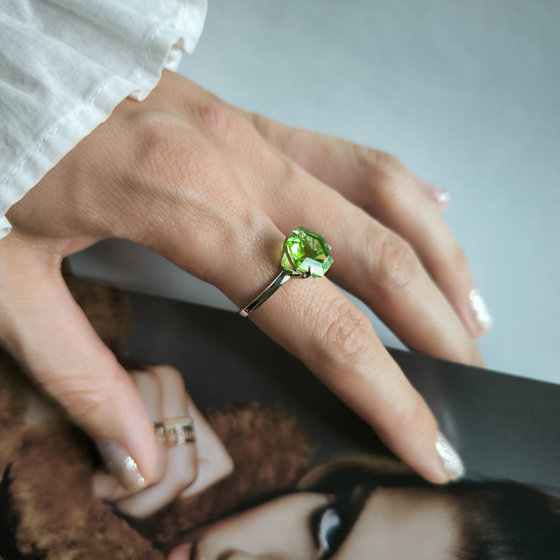 Серебряное кольцо с хризолітом 3.587ct