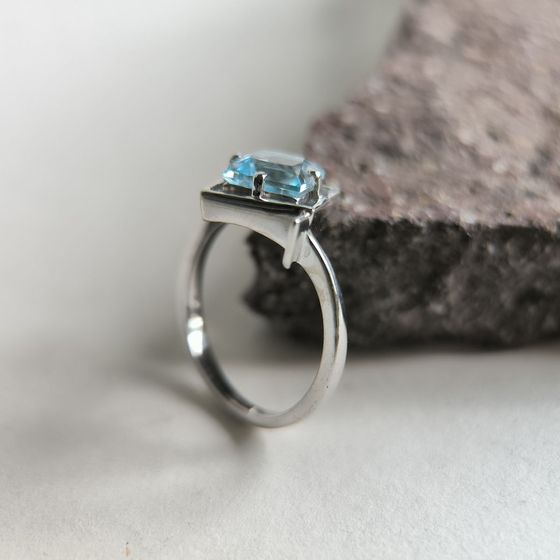 Серебряное кольцо с топазом 2.117ct