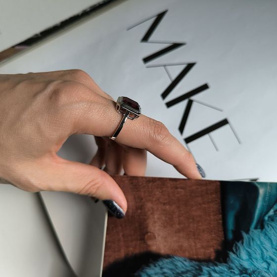 Серебряное кольцо с гранатом 2.942ct