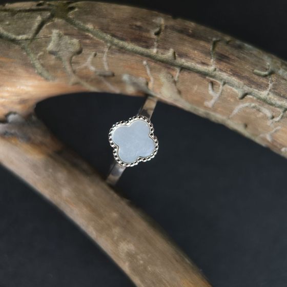 Серебряное кольцо с перламутром