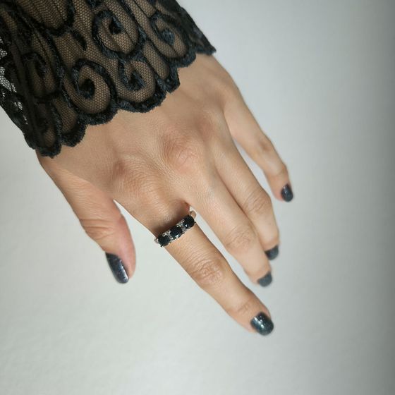 Серебряное кольцо с сапфиром 2.087ct, фианитами