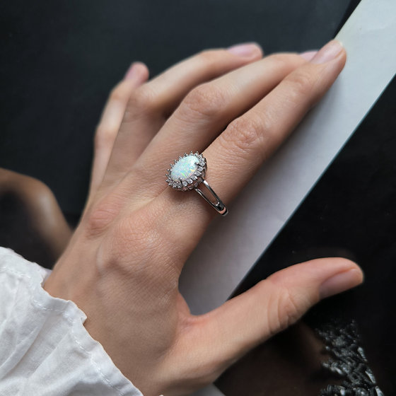 Серебряное кольцо с опалом 1.265ct, фианитами