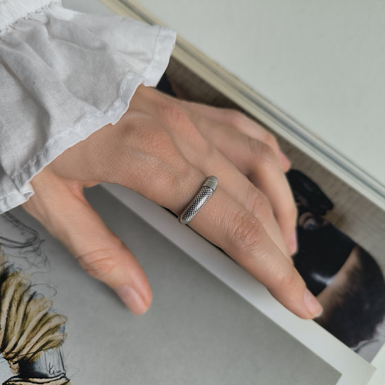 Серебряное кольцо без камней