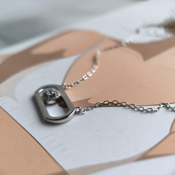 Серебряное колье с фианитами