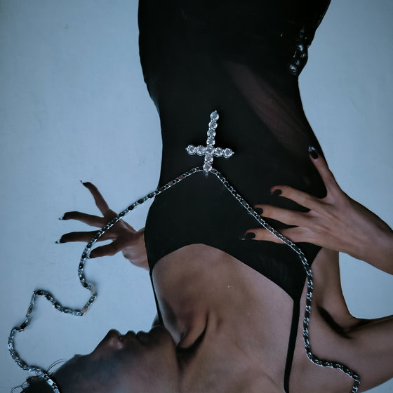 Серебряная подвеска с фианитами