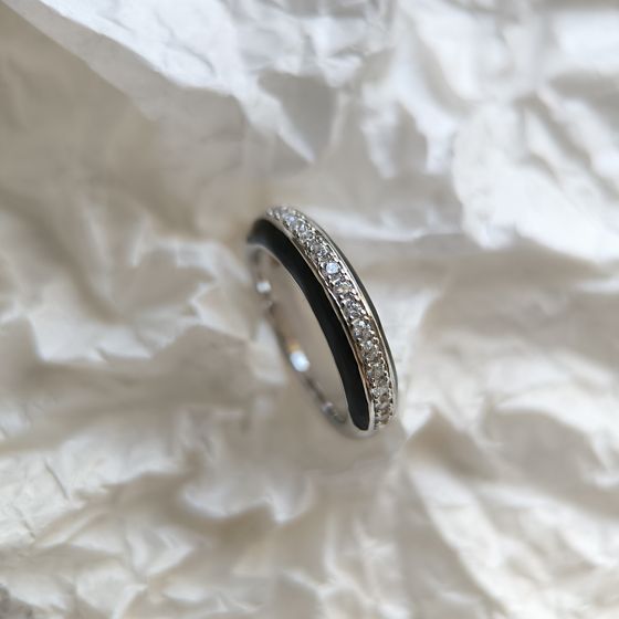 Серебряное кольцо с фианитами, емаллю