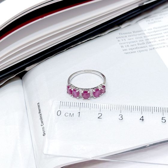Серебряное кольцо с рубином 2.647ct, фианитами