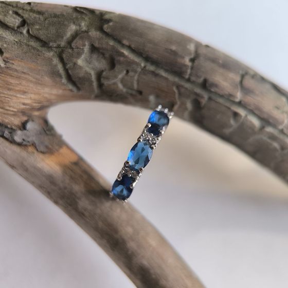 Серебряное кольцо с сапфиром nano 1.086ct, фианитами