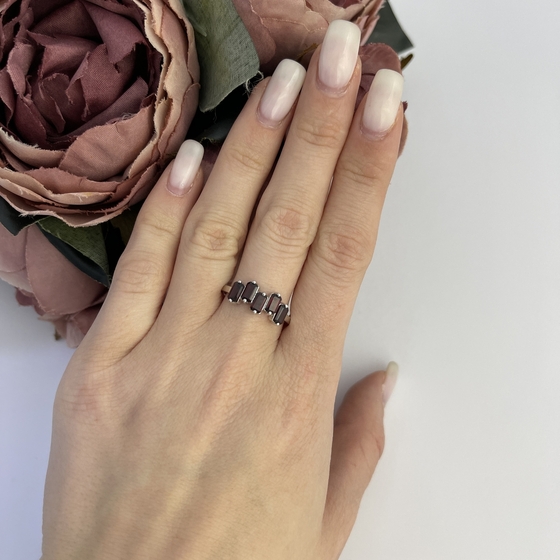Серебряное кольцо с гранатом 1.642ct