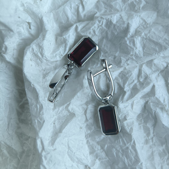 Серебряные серьги с гранатом nano 3.609ct