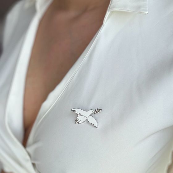 Серебряная брошка с емаллю Серебряная брошка с емаллю