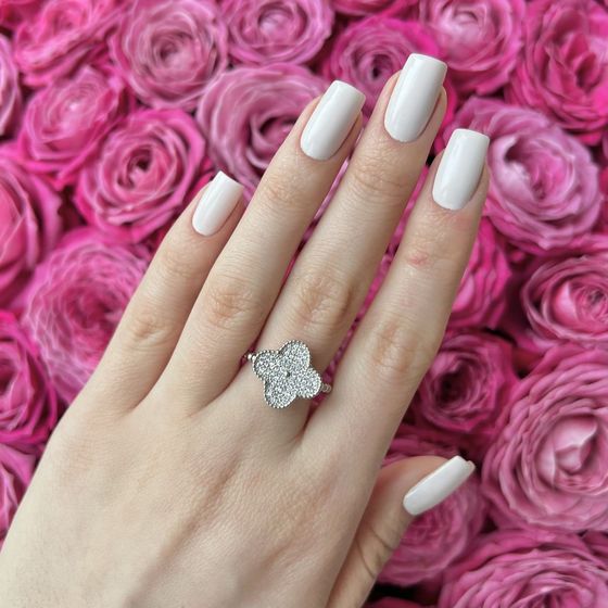 Серебряное кольцо с фианитами Серебряное кольцо с фианитами