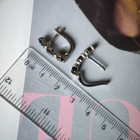 Серебряные серьги с сапфиром 4.073ct, фианитами